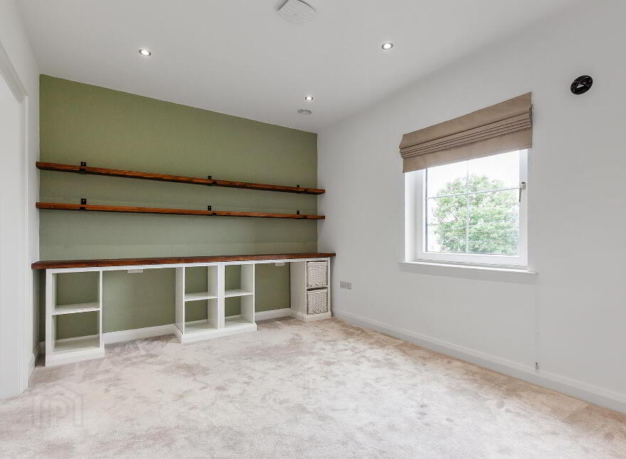 102 Lough Road, Lisburn, BT27 6TT