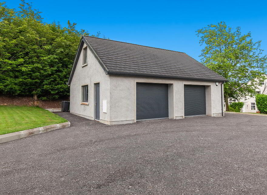 102 Lough Road, Lisburn, BT27 6TT