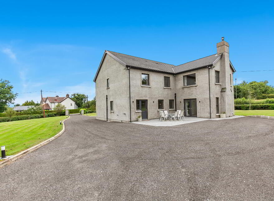 102 Lough Road, Lisburn, BT27 6TT
