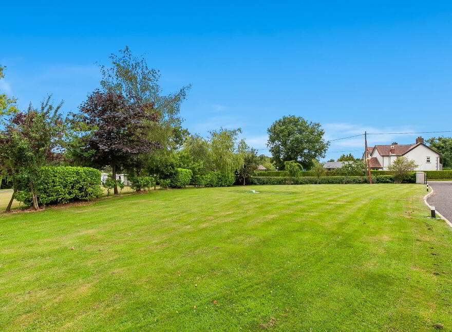 102 Lough Road, Lisburn, BT27 6TT