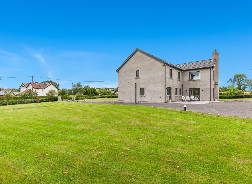 102 Lough Road, Lisburn, BT27 6TT
