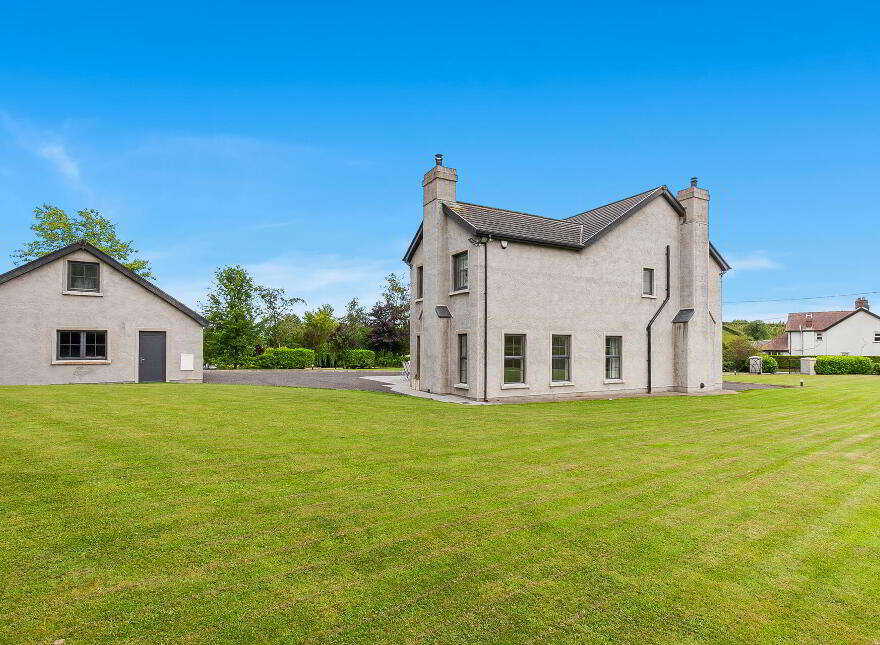 102 Lough Road, Lisburn, BT27 6TT