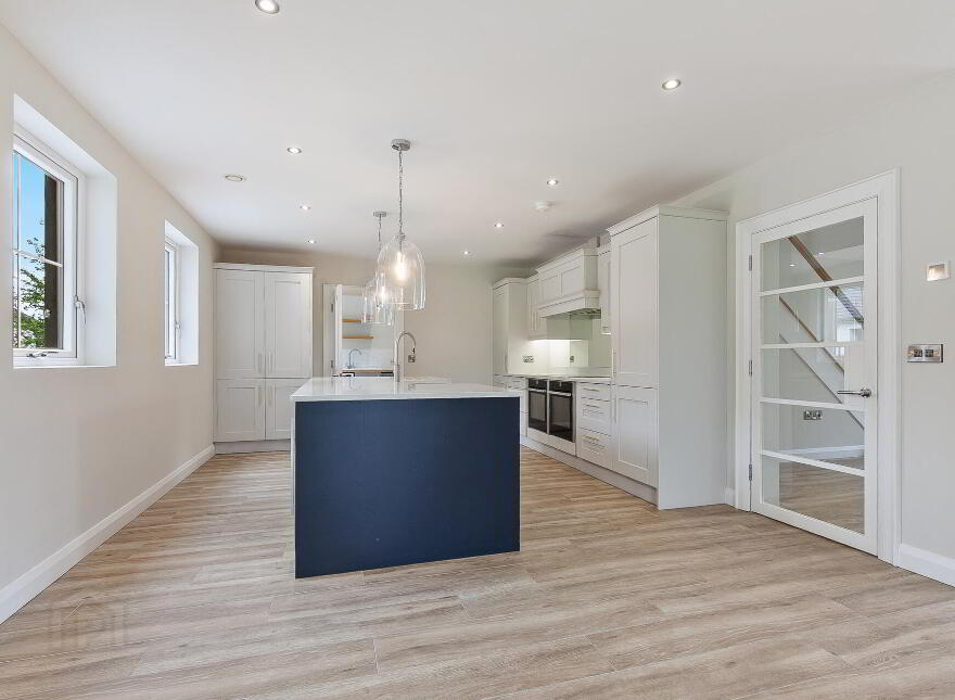 102 Lough Road, Lisburn, BT27 6TT