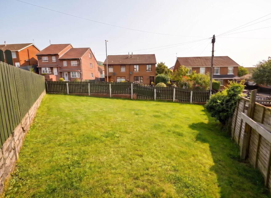 22 Gransha Gardens, Glen Road, Belfast, BT11 8AP