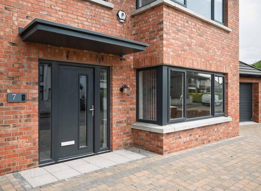 7 Thornhill Parade, Belfast, BT5 7AR