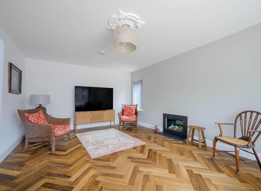 7 Thornhill Parade, Belfast, BT5 7AR