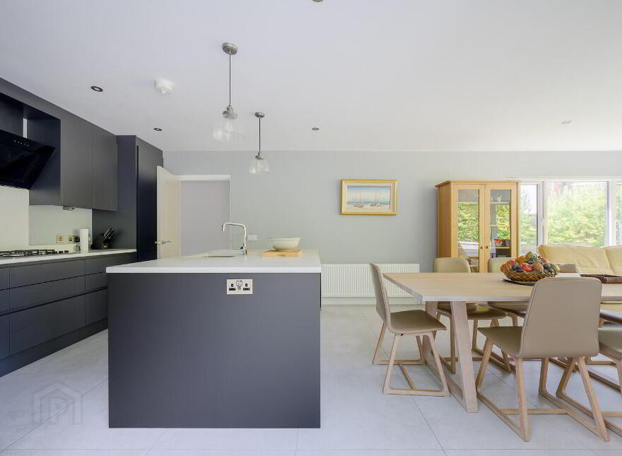 7 Thornhill Parade, Belfast, BT5 7AR