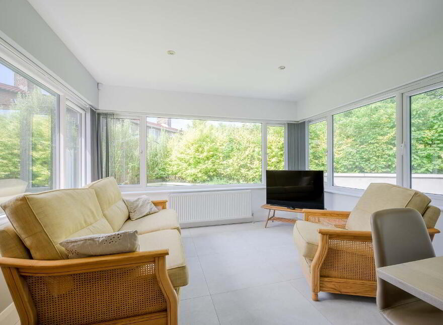 7 Thornhill Parade, Belfast, BT5 7AR
