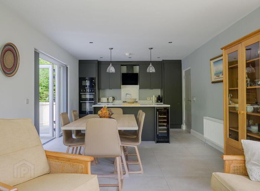 7 Thornhill Parade, Belfast, BT5 7AR