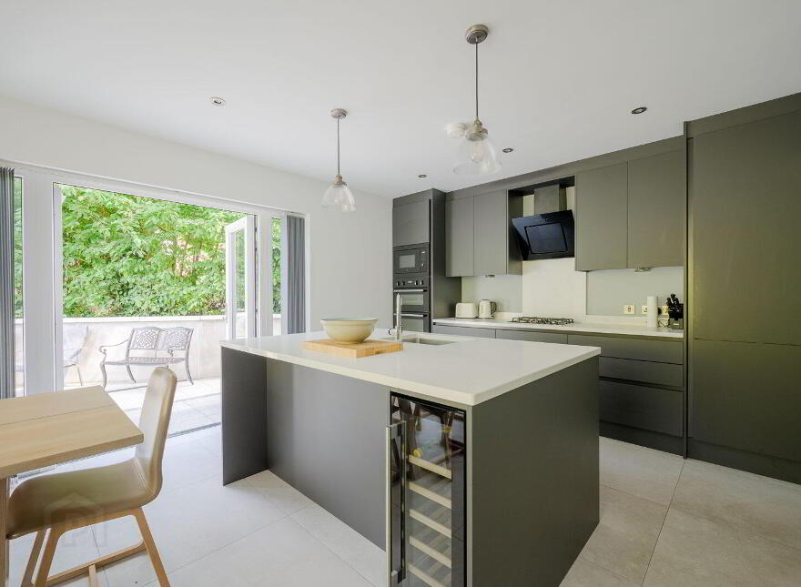 7 Thornhill Parade, Belfast, BT5 7AR
