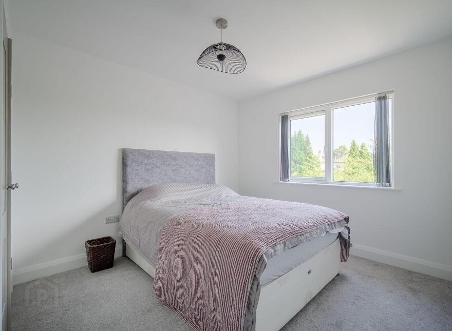 7 Thornhill Parade, Belfast, BT5 7AR