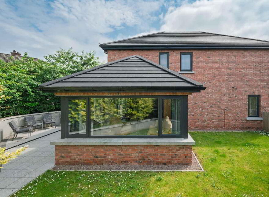7 Thornhill Parade, Belfast, BT5 7AR