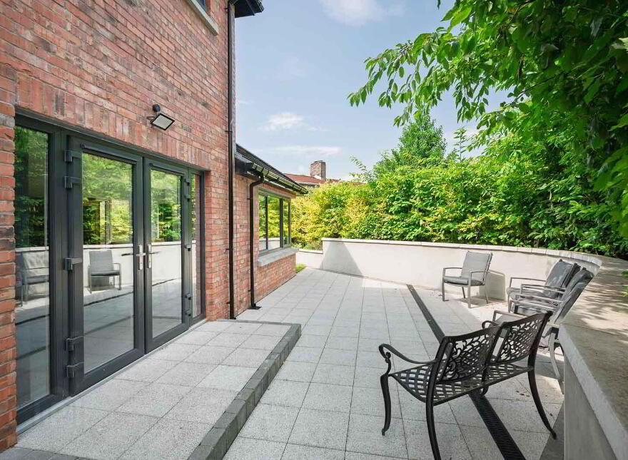 7 Thornhill Parade, Belfast, BT5 7AR