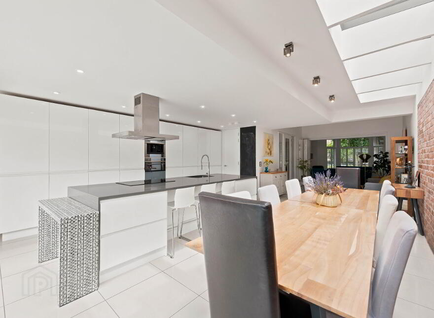 27 Eglantine Avenue, Malone Road, Belfast, BT9 6DW