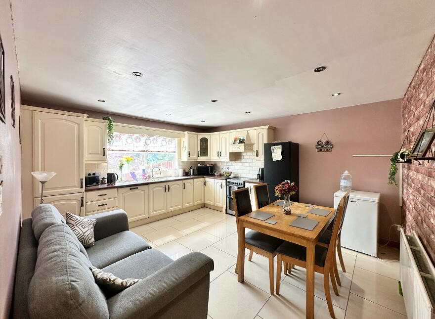 12 Meadowvale, Newtownhamilton, Newry, BT35 0HW