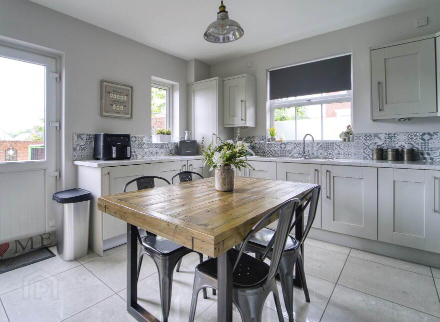 16 Lady Wallace Green, Lisburn, BT28 3NX