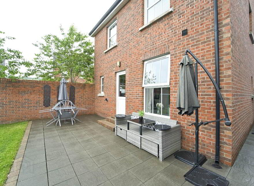 16 Lady Wallace Green, Lisburn, BT28 3NX