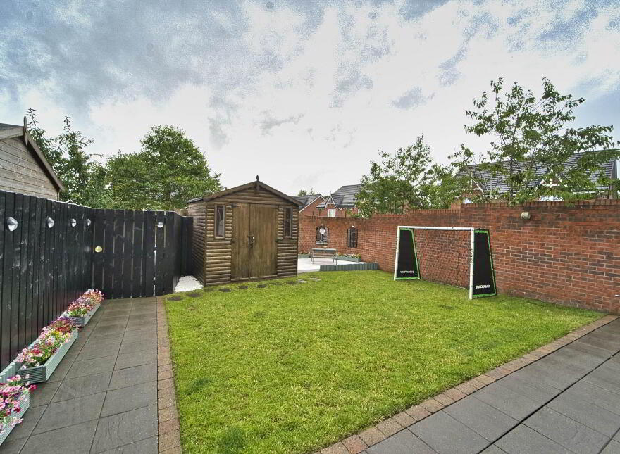 16 Lady Wallace Green, Lisburn, BT28 3NX