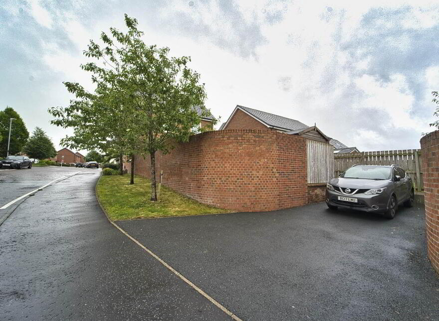 16 Lady Wallace Green, Lisburn, BT28 3NX