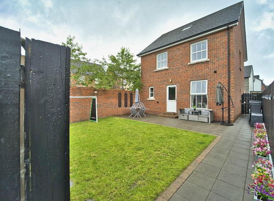 16 Lady Wallace Green, Lisburn, BT28 3NX