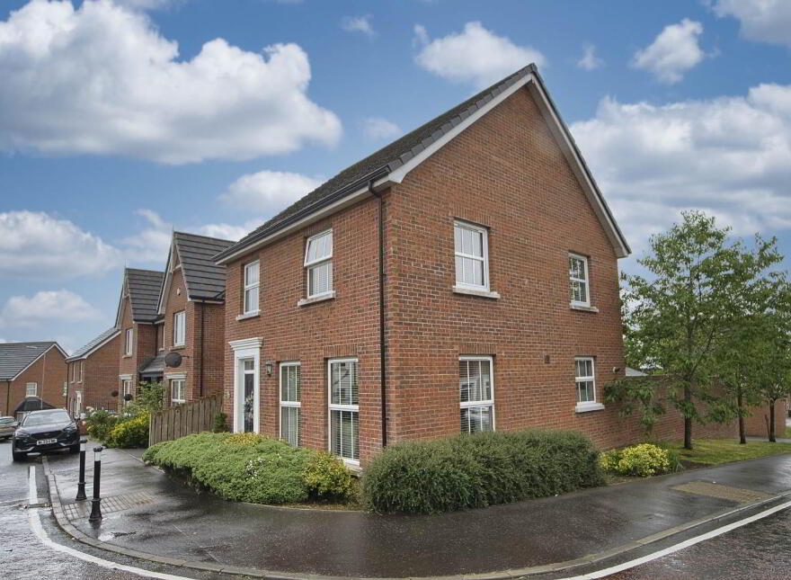 16 Lady Wallace Green, Lisburn, BT28 3NX