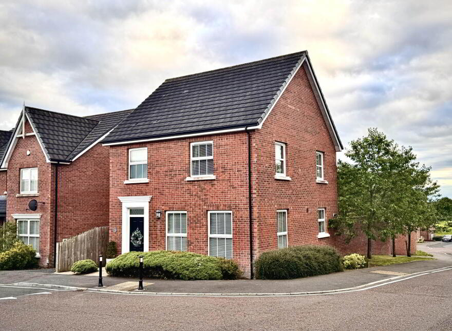 16 Lady Wallace Green, Lisburn, BT28 3NX
