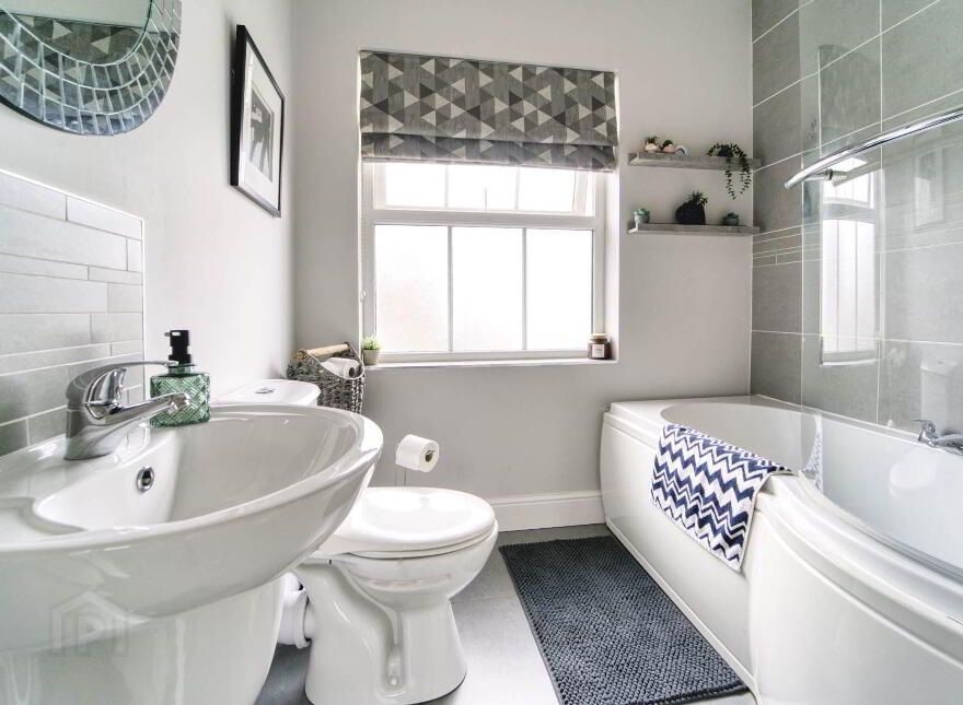 16 Lady Wallace Green, Lisburn, BT28 3NX