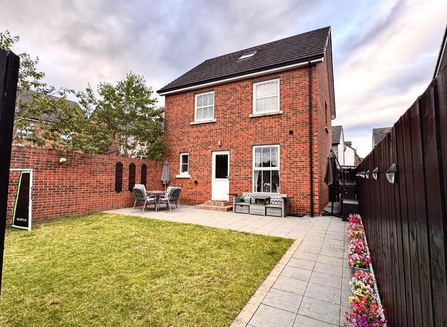 16 Lady Wallace Green, Lisburn, BT28 3NX