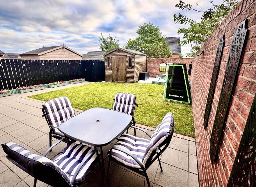 16 Lady Wallace Green, Lisburn, BT28 3NX