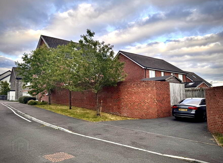 16 Lady Wallace Green, Lisburn, BT28 3NX
