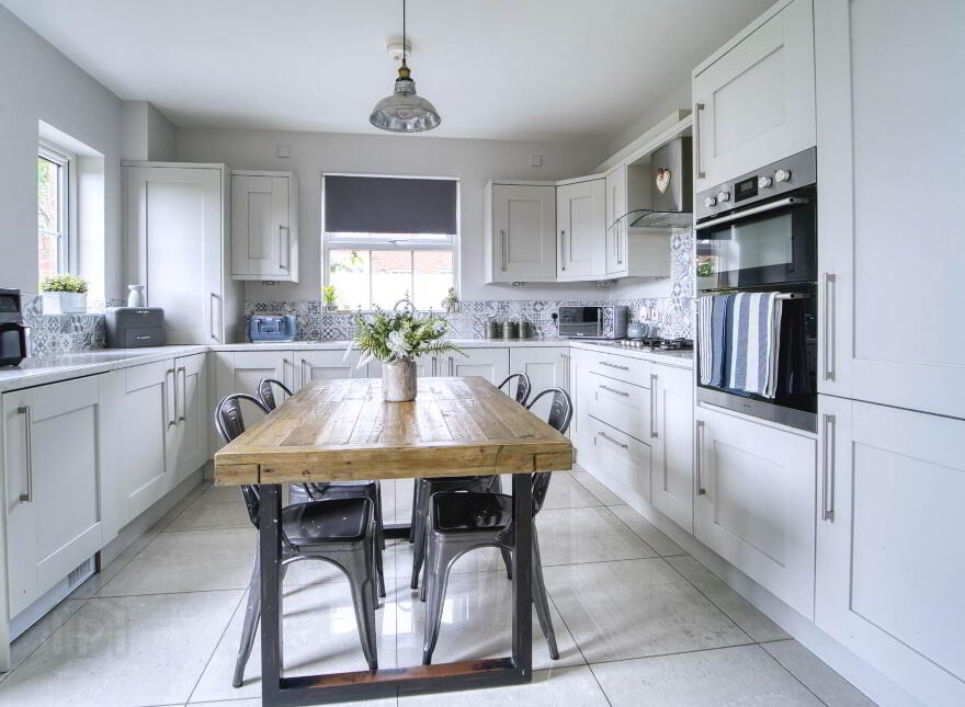 16 Lady Wallace Green, Lisburn, BT28 3NX
