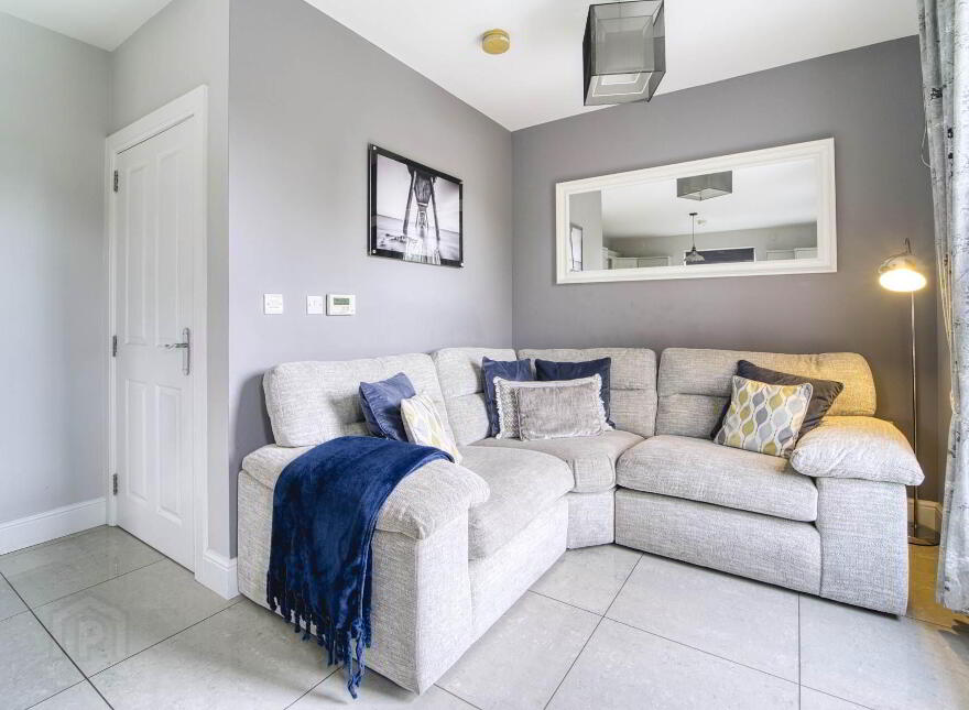 16 Lady Wallace Green, Lisburn, BT28 3NX