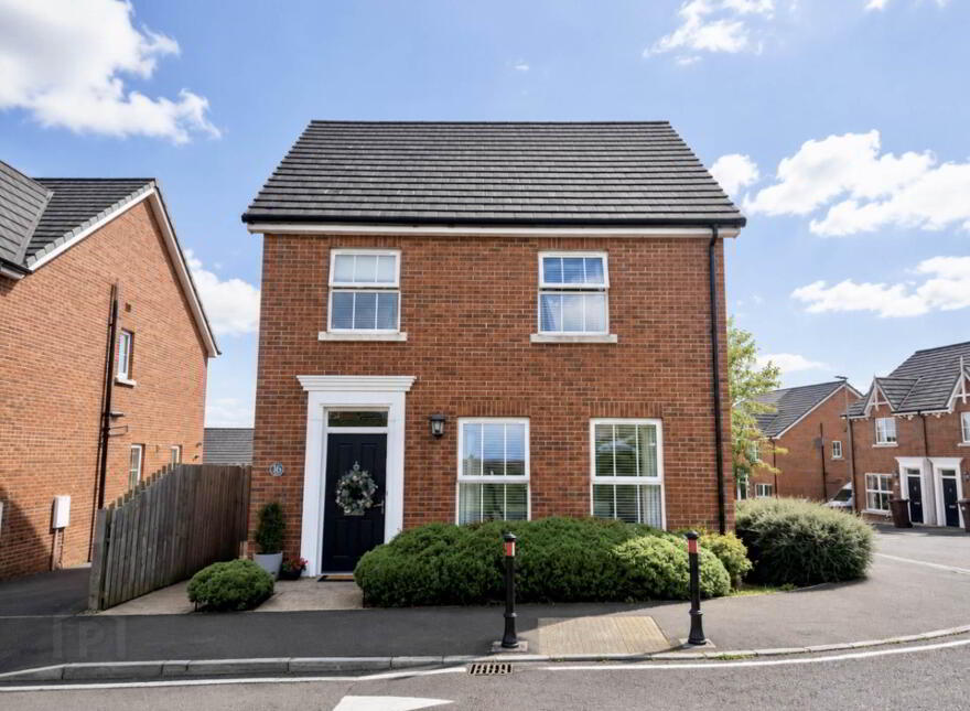 16 Lady Wallace Green, Lisburn, BT28 3NX