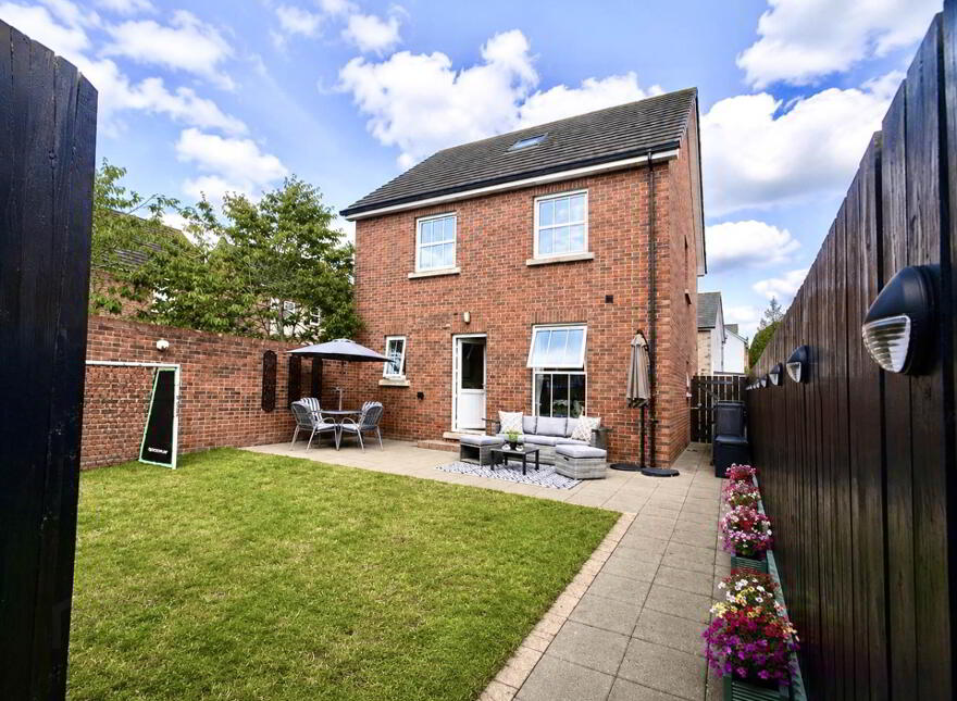 16 Lady Wallace Green, Lisburn, BT28 3NX