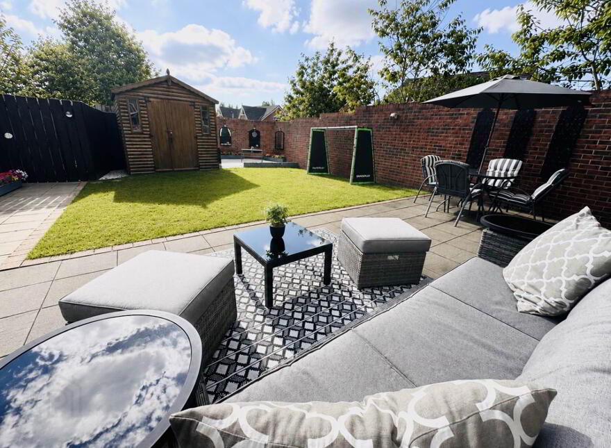 16 Lady Wallace Green, Lisburn, BT28 3NX