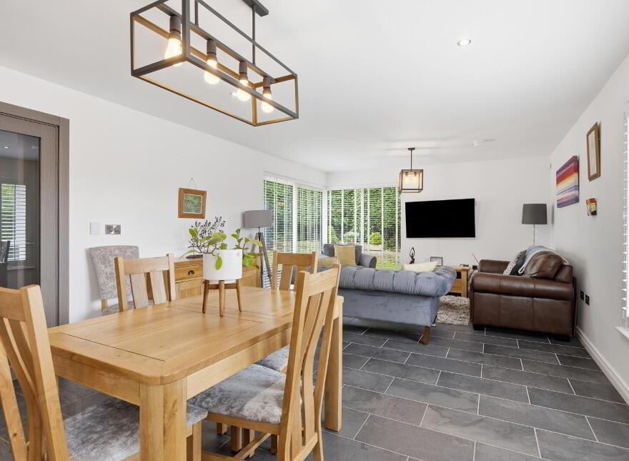 2F Knockdarragh Park, Belfast, BT4 2LE
