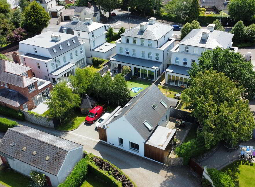 2F Knockdarragh Park, Belfast, BT4 2LE
