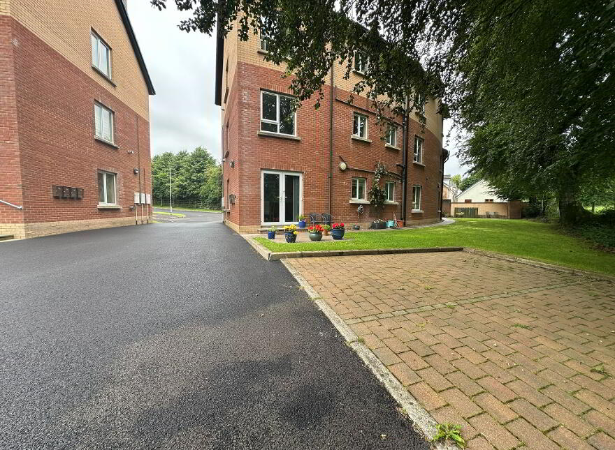 17 Wellington Crescent, Ballymena, BT42 2RZ