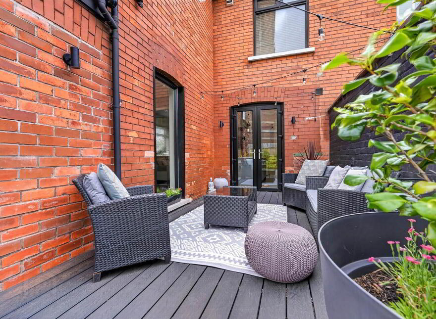 1 Edgcumbe Gardens, Belfast, BT4 2EG