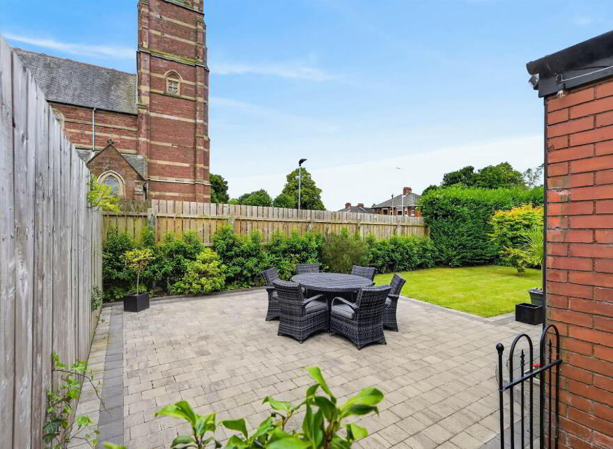 1 Edgcumbe Gardens, Belfast, BT4 2EG