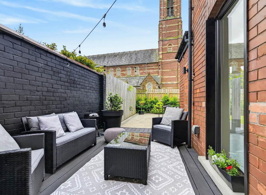 1 Edgcumbe Gardens, Belfast, BT4 2EG