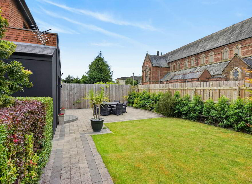 1 Edgcumbe Gardens, Belfast, BT4 2EG