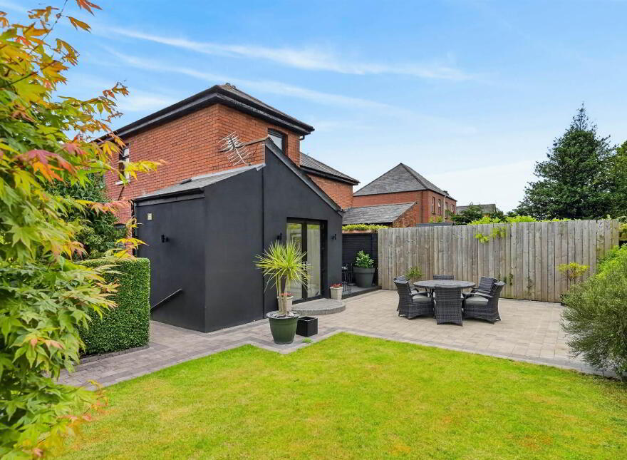 1 Edgcumbe Gardens, Belfast, BT4 2EG
