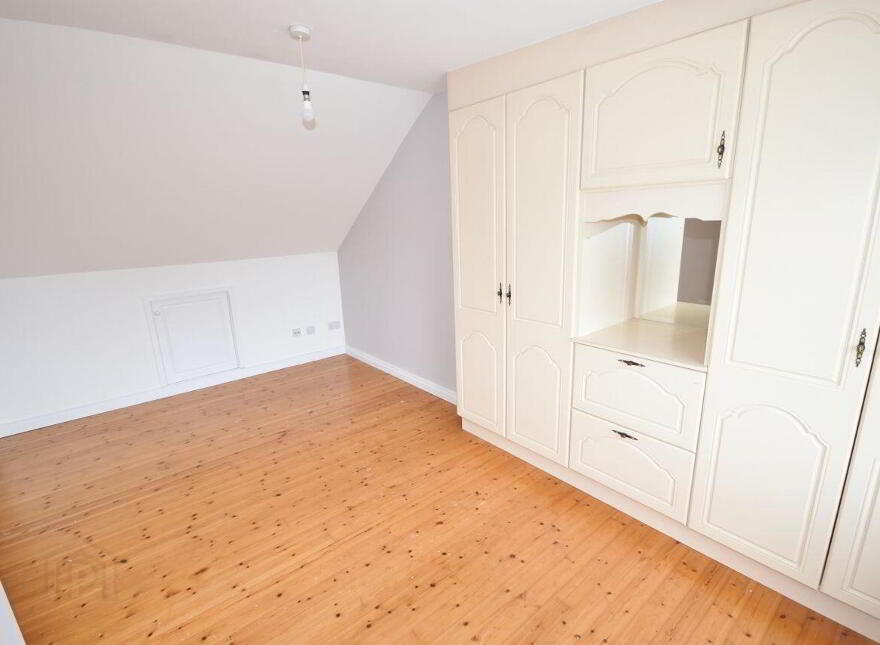 Saint Brendan's Terrace, Listowel, V31CD74