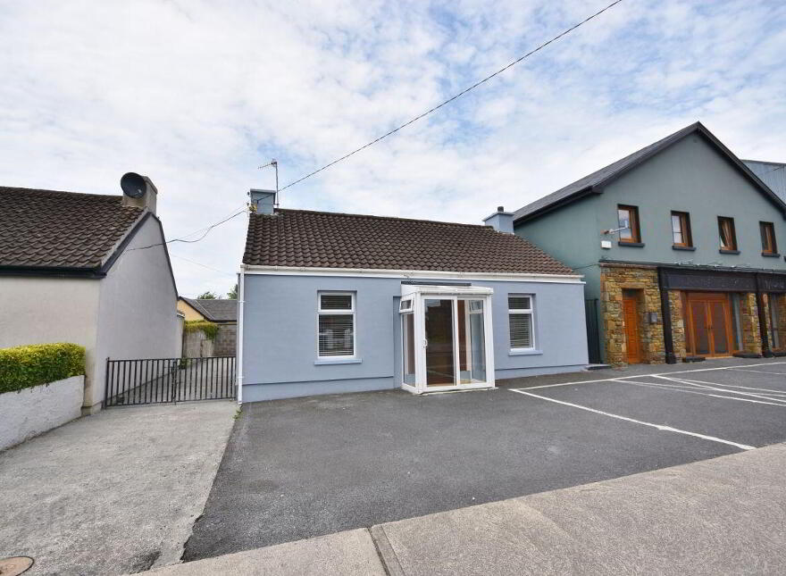 Saint Brendan's Terrace, Listowel, V31CD74