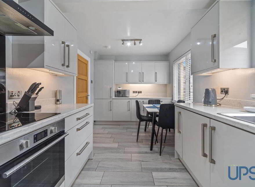 2 Rossnareen Avenue, Shaws Road, Belfast, BT11 8LP