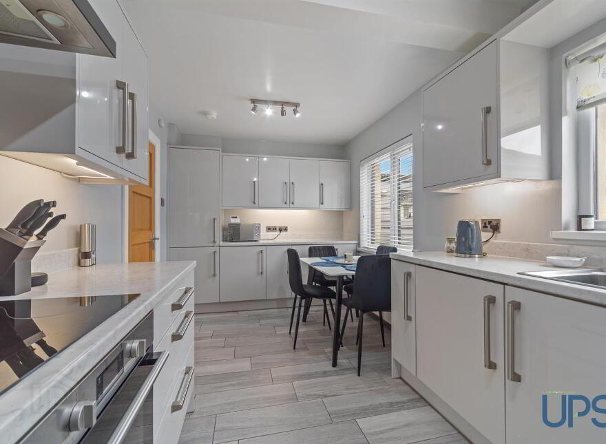 2 Rossnareen Avenue, Shaws Road, Belfast, BT11 8LP