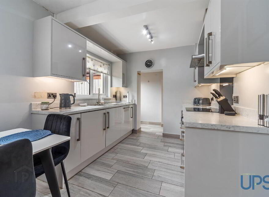 2 Rossnareen Avenue, Shaws Road, Belfast, BT11 8LP