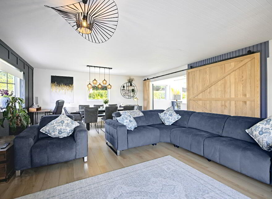 4 Meadowvale, Hillsborough Old Road, Lisburn, BT27 5RX