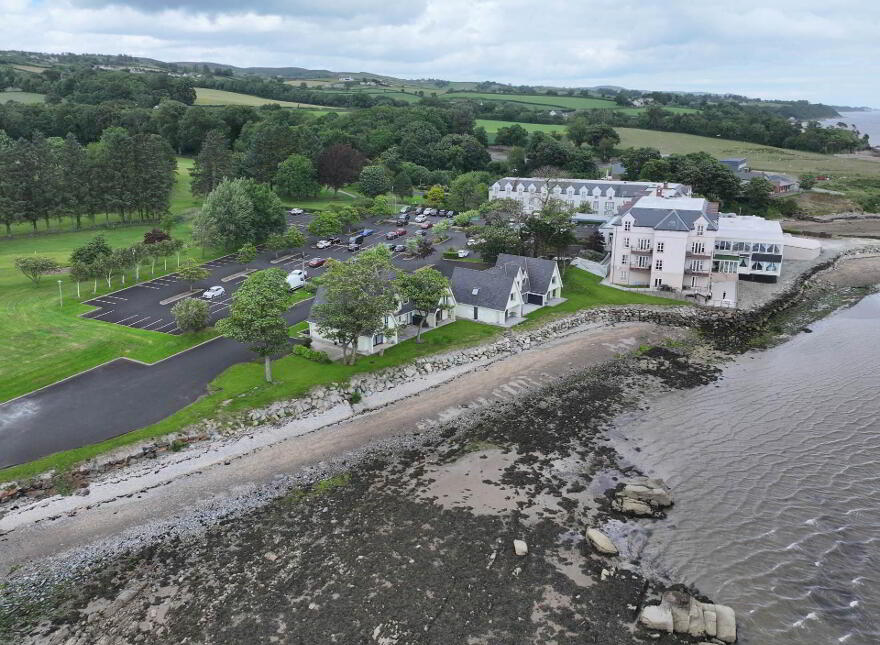 Apartment 7 Redcastle Hotel, Redcastle, F93D702